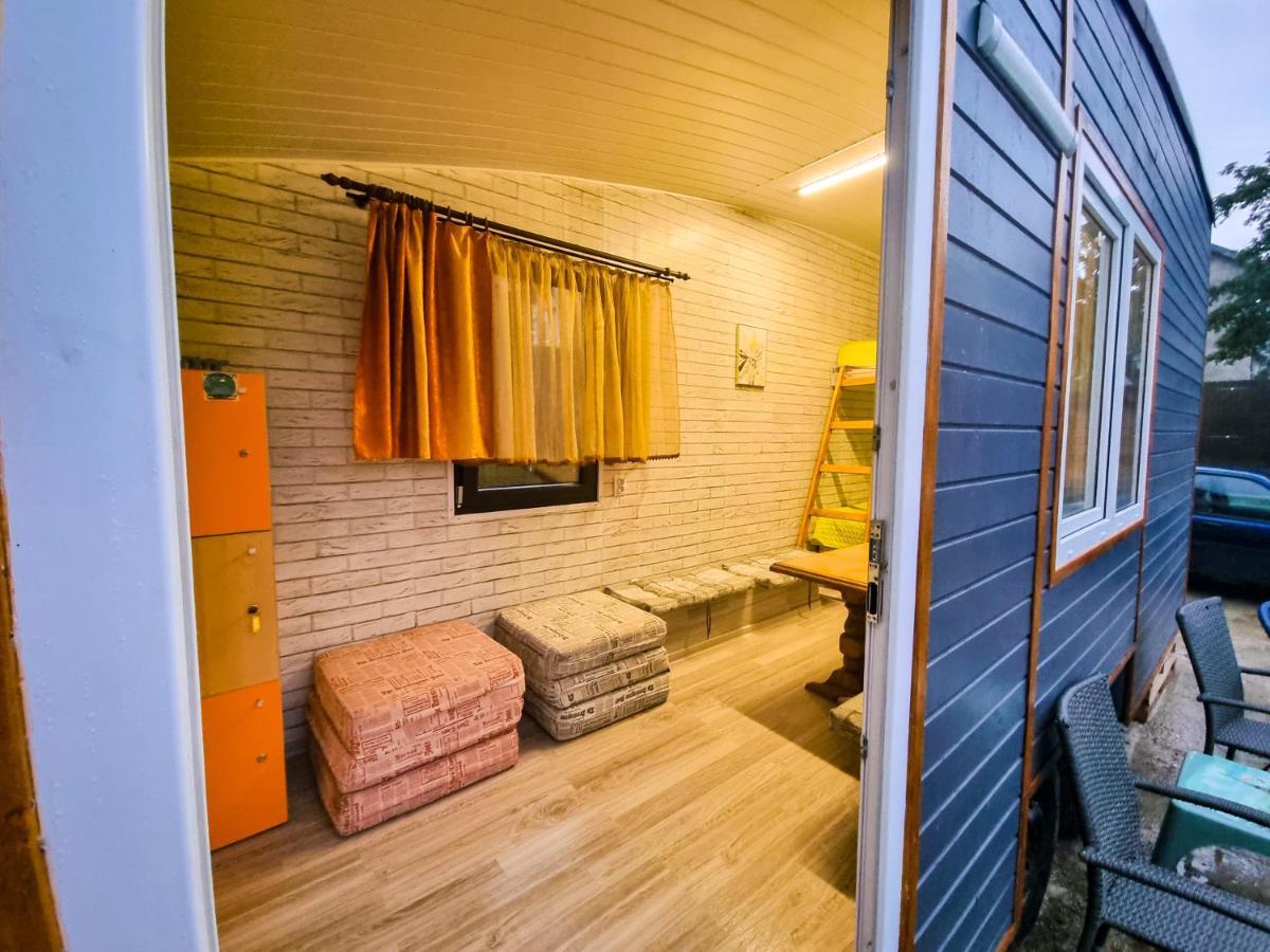 Tiny Houses In The Garden Кымпулунг-Молдовенеск Экстерьер фото