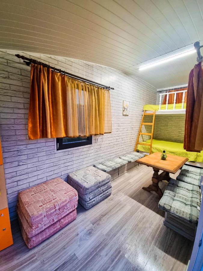 Tiny Houses In The Garden Кымпулунг-Молдовенеск Экстерьер фото